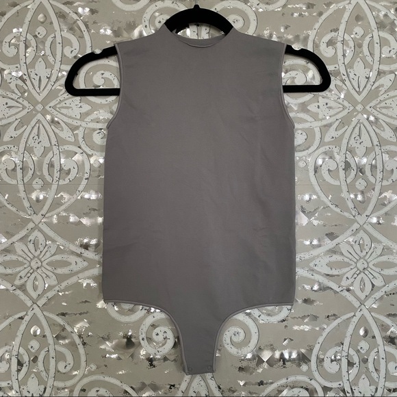 SKIMS Tops - SKIMS NWOT Grey ESSENTIAL MOCK NECK SLEEVELESS BODYSUIT S/M